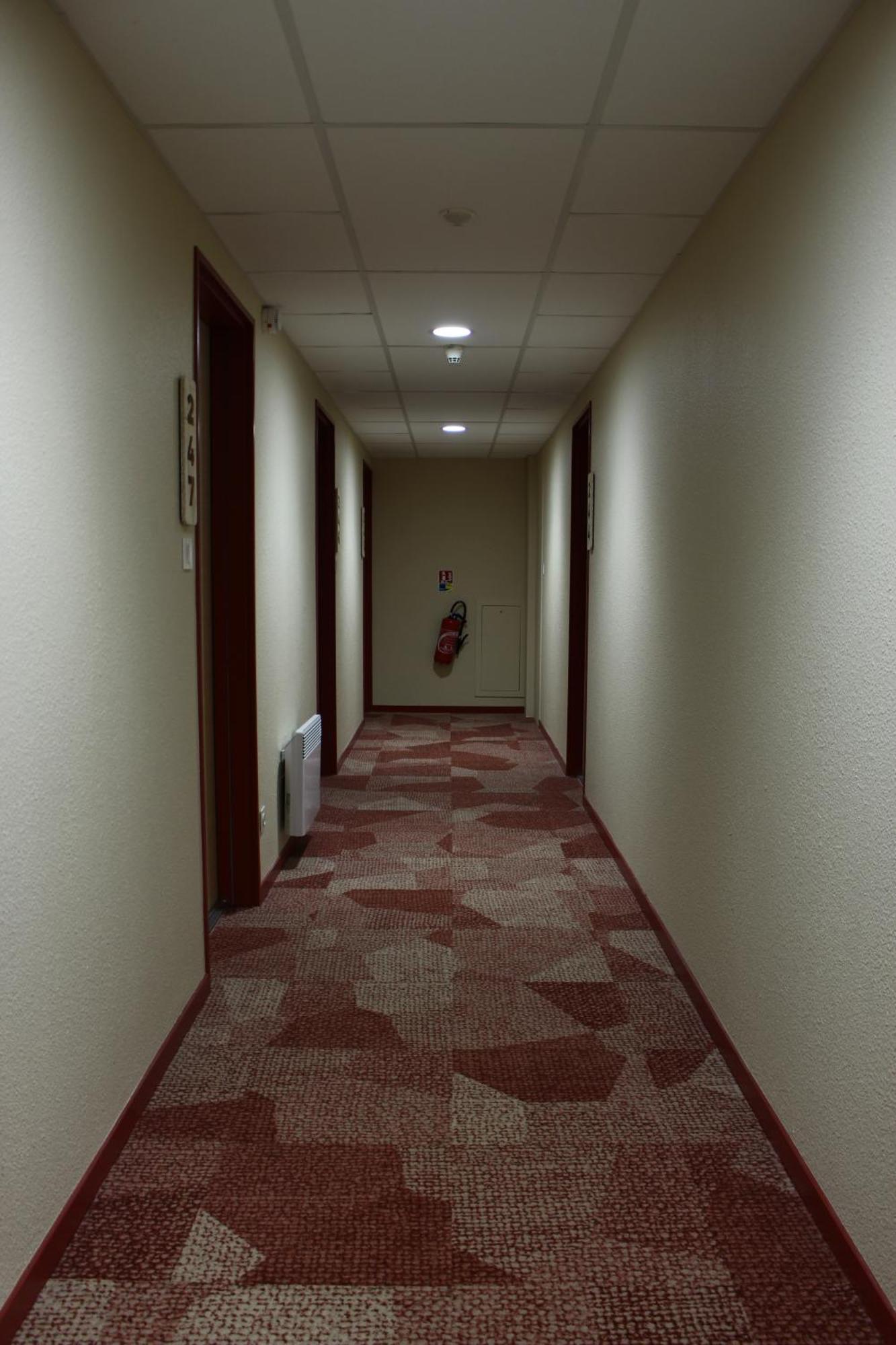 Greet Hotel Dijon Sud Longvic Bagian luar foto