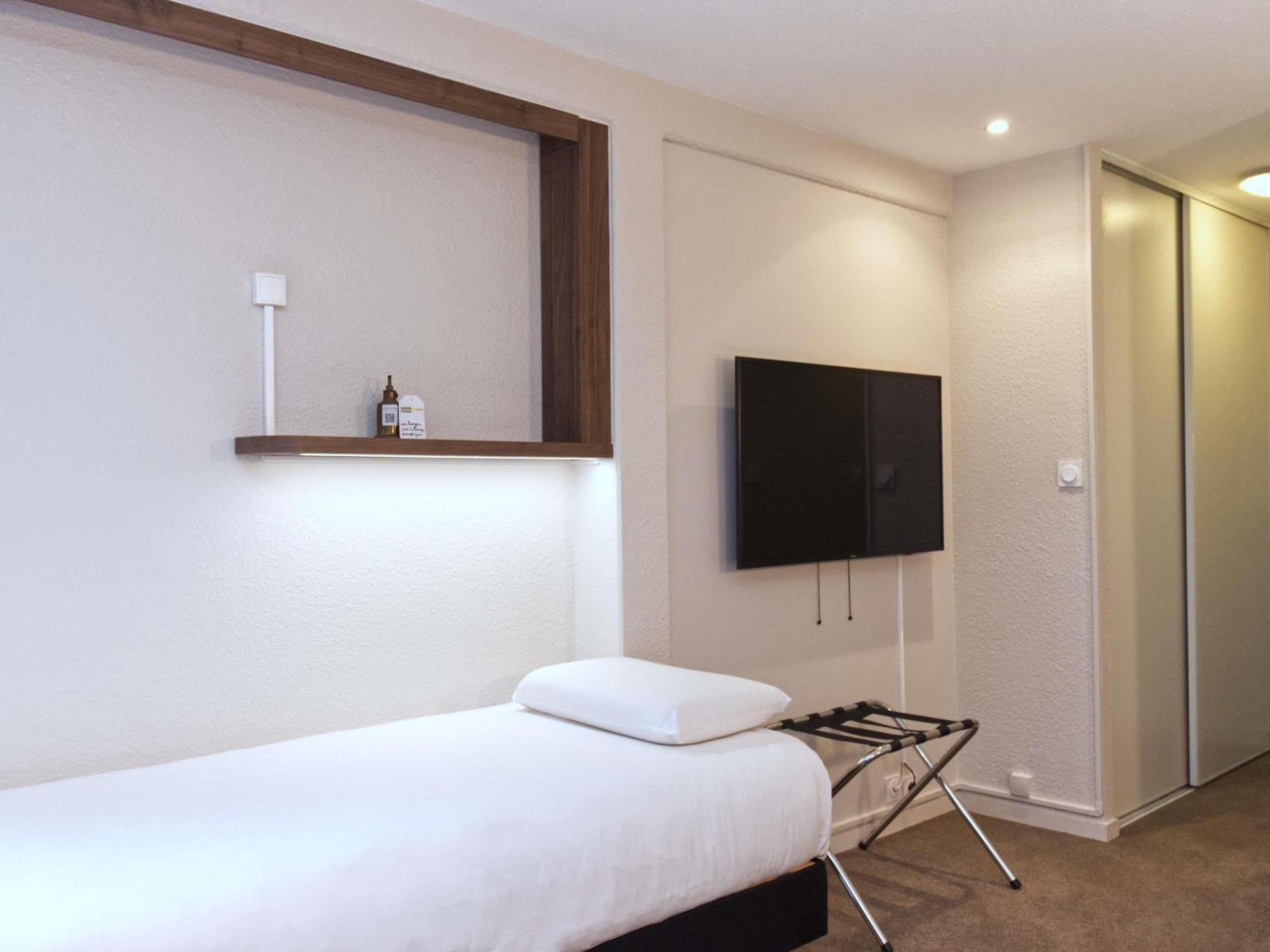 Greet Hotel Dijon Sud Longvic Bagian luar foto