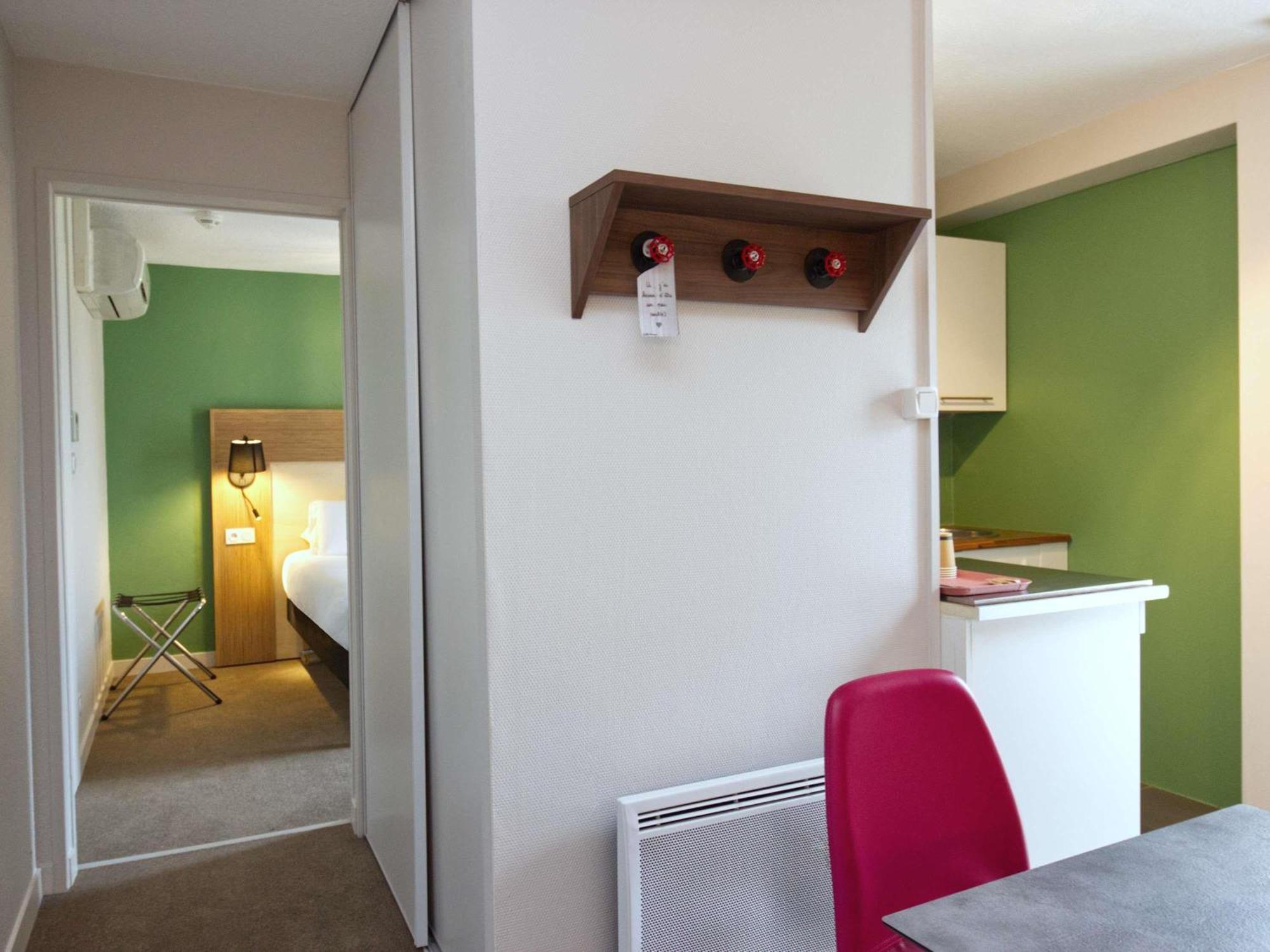 Greet Hotel Dijon Sud Longvic Bagian luar foto