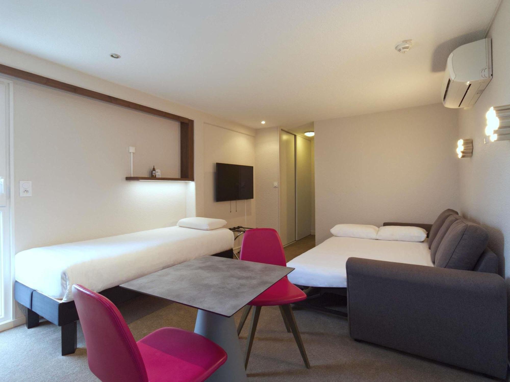 Greet Hotel Dijon Sud Longvic Bagian luar foto