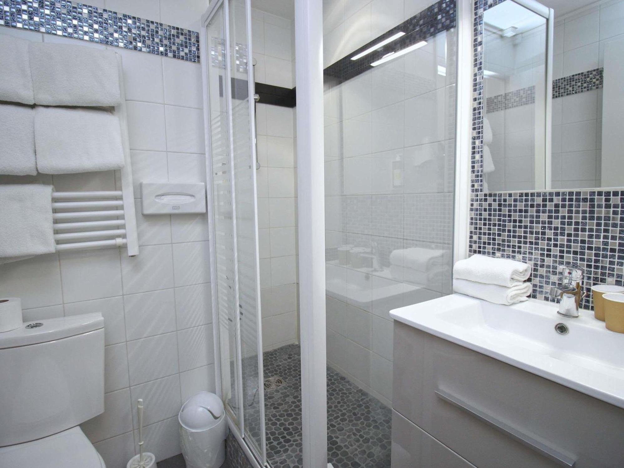 Greet Hotel Dijon Sud Longvic Bagian luar foto